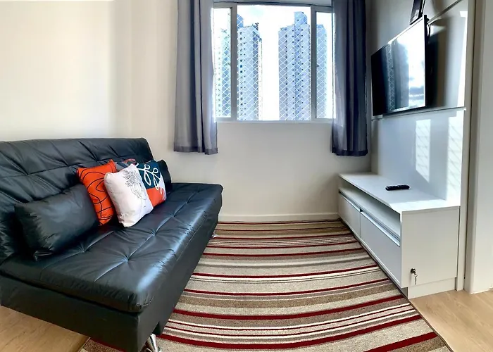 505 - Lindo, amplo e decorado, mobiliario moderno, cozinha completa com utensílios, Excelente vista da cidade e localização privelegiada no bairro Bigorrilho proxímo de shopping e parques
